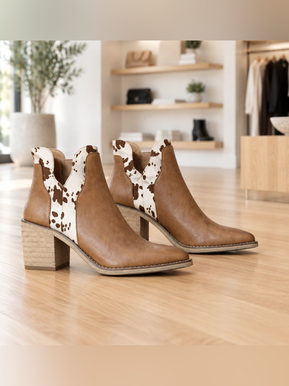 Natural Reflections Women’s Sz 8 Tan Western Ankle Boots with Cowhide Accent